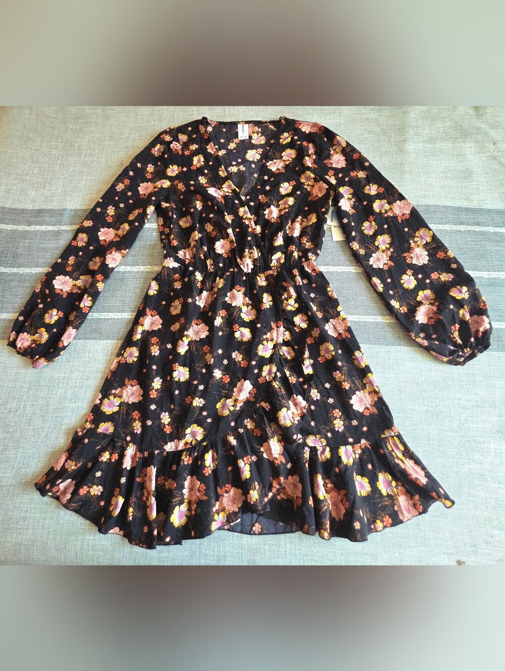 Abound Black Floral Long-Sleeve Wrap Dress with Orange Flowers | Size S